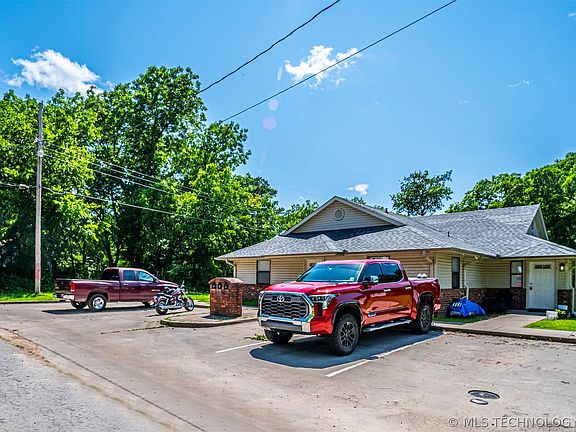 2nd image of 204 S 11th Ave