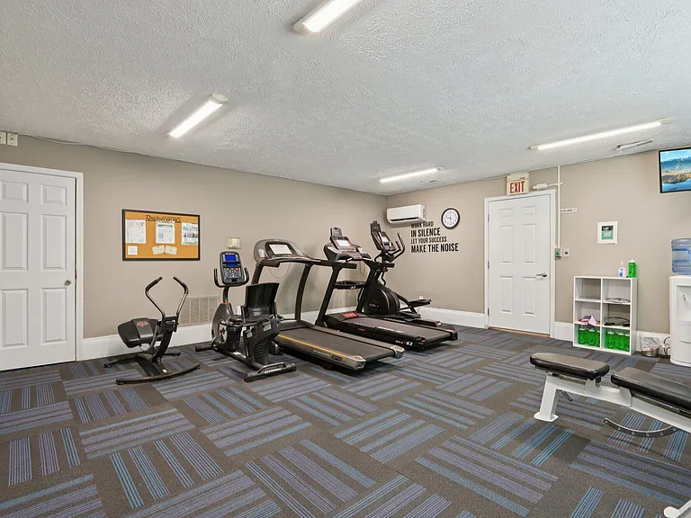 Castleton Manor Apartments — Photo 7