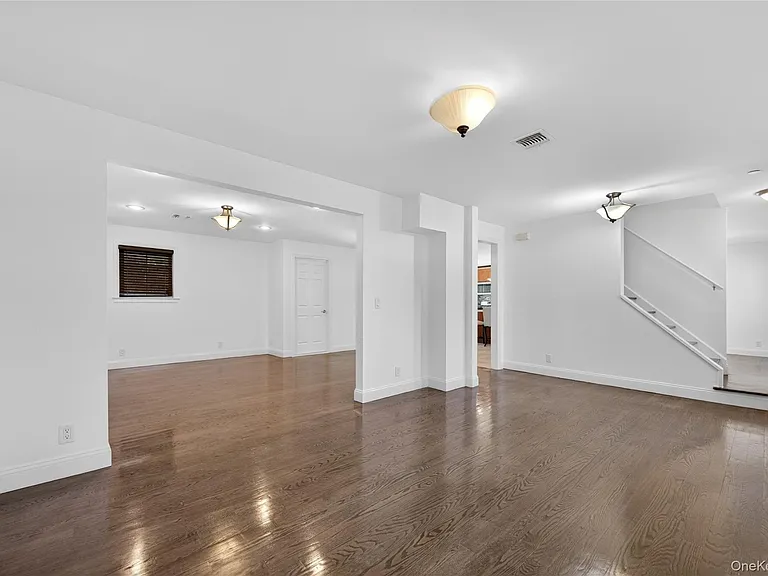 8 Lee Gray Ct — Photo 6