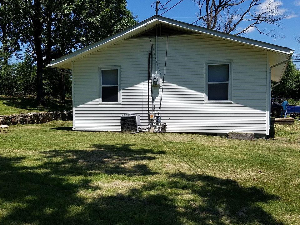 2nd image of 903 Carol St