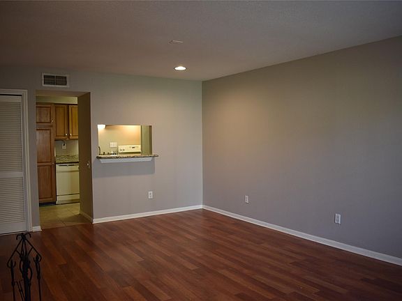 3rd image of 1860 White Oak Dr APT 325