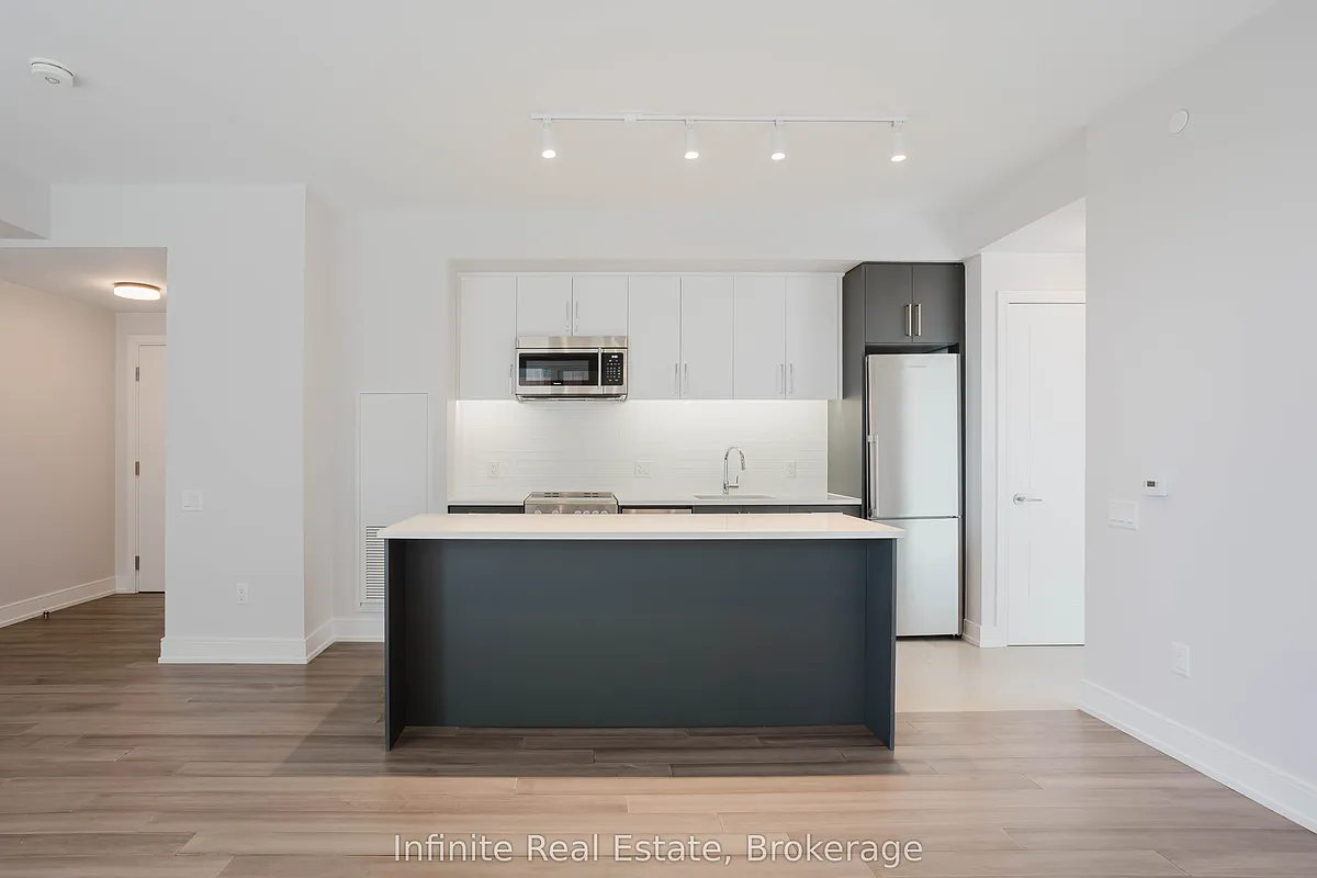Building Photo - 2525 Bathurst St #803