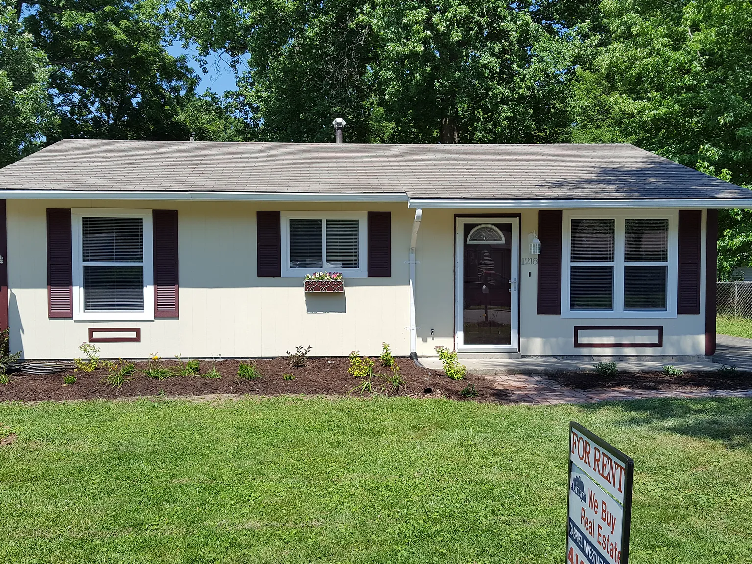 3 bed, 1450 sqft, $1,400 — Photo 1