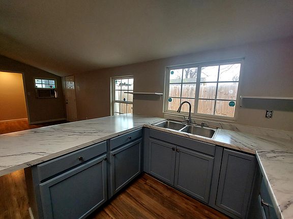 4th image of 426 W Hart Ave #2