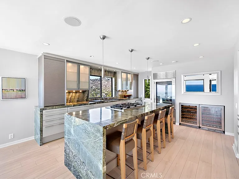 940 Summit Dr — Photo 16