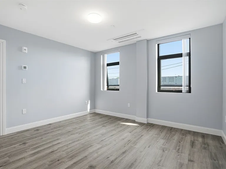 632 Centre St #305 — Photo 9