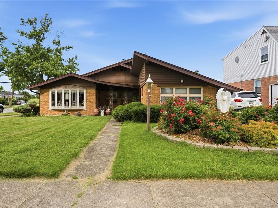 1st image of 1556 Heidorn Ave