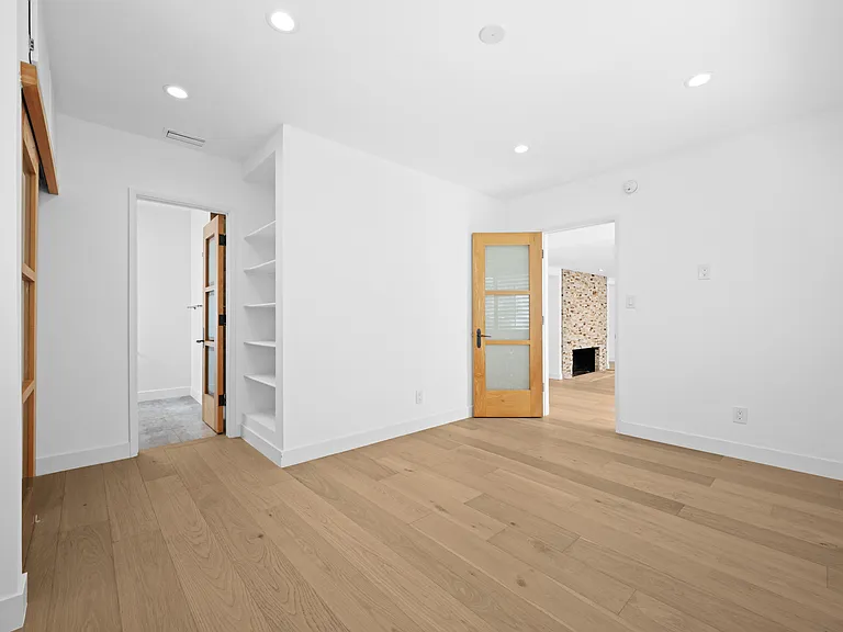 435 Dalehurst Ave — Photo 4