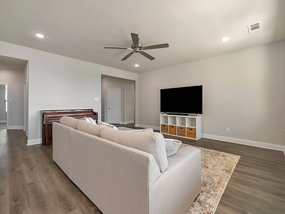 5th image of 2202 Briarwood Dr