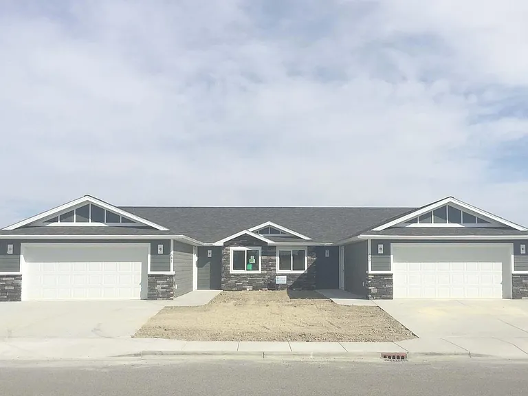 641 Oakmont Rd — Photo 1