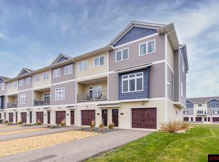 2175 Rolling Green Ln, North Mankato, MN 56003