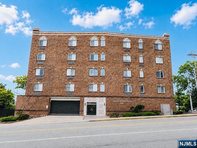1st image of 399 11th St APT 205