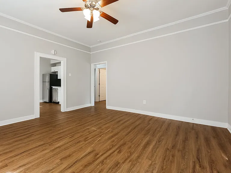 1471979_021_living_room_13334077.jpg
