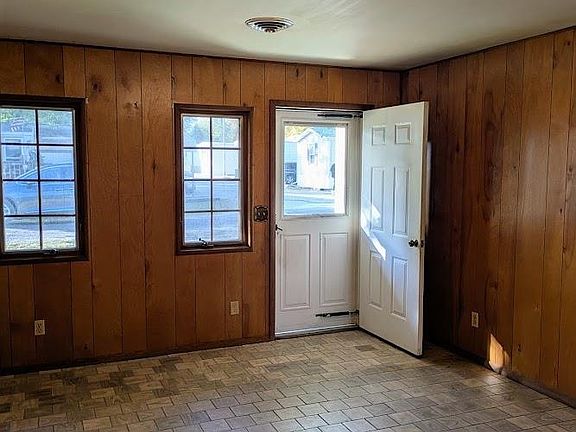 5th image of 528 S Emmett St