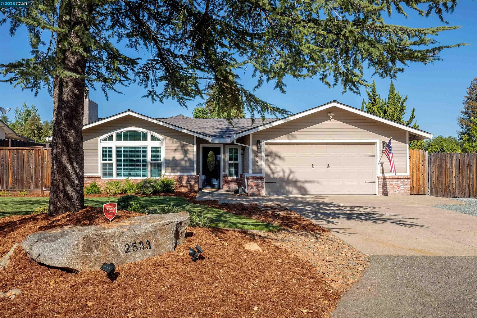 2533 Eagle Ln photo 1