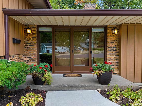 4th image of 6619 N Brookwood Ln
