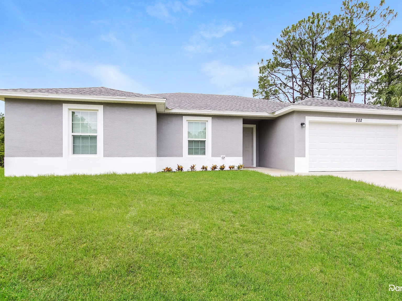 4 bed, 2.0 bath, 1809 sqft, $2,355 — Photo 2