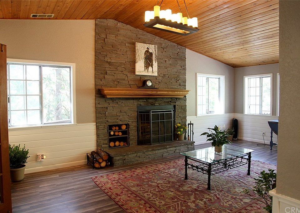 1st image of 24700 Valle Dr