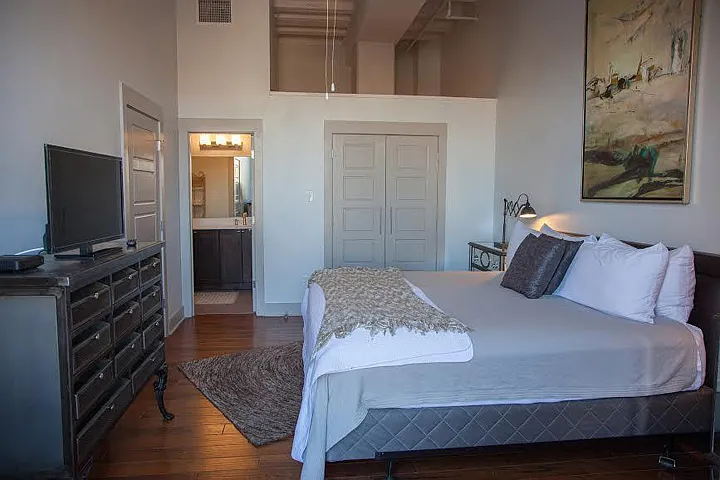DH Holmes Apartments — Photo 32