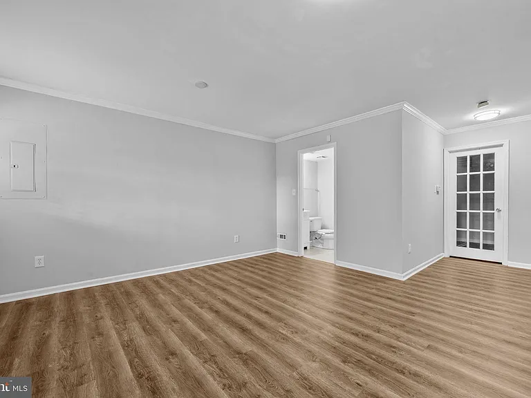 2035 S Glebe Rd — Photo 40