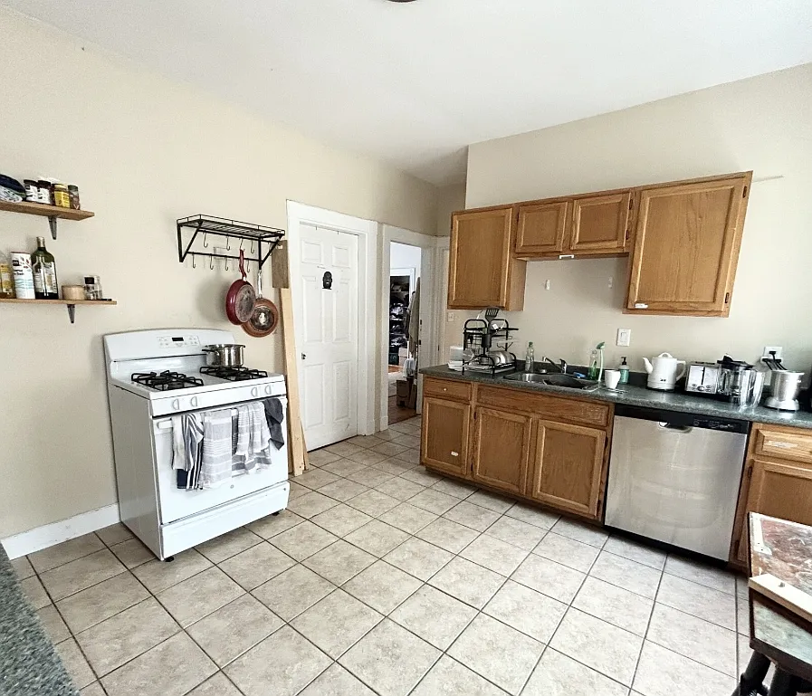 Building Photo - 72 Calumet St #3A
