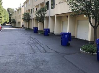 300 Flax Hill Rd APT 12, Norwalk, CT 06854