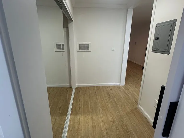The Diplomat Apartments — Photo 15