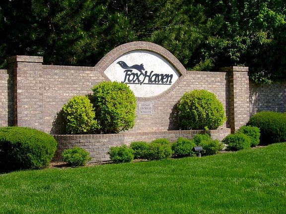 90 home Fox Haven neighborhod