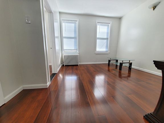 5th image of 160 Lexington Ave