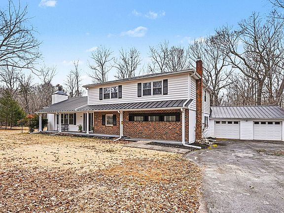 3rd image of 315 Dumont Dr
