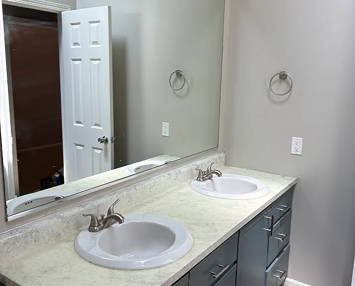 Full Bath (Upstairs)