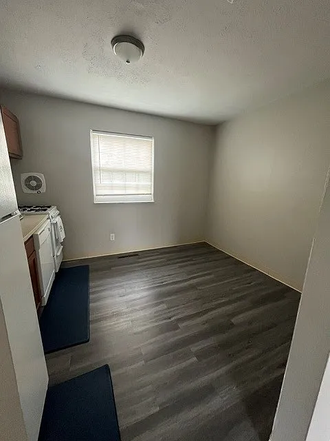 2 bed, 700 sqft, $925 — Photo 4