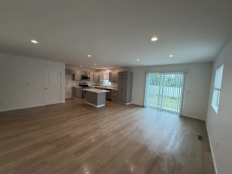 1344 Theo Way — Photo 6