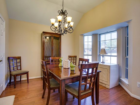 2nd image of 2041 Camelot Dr
