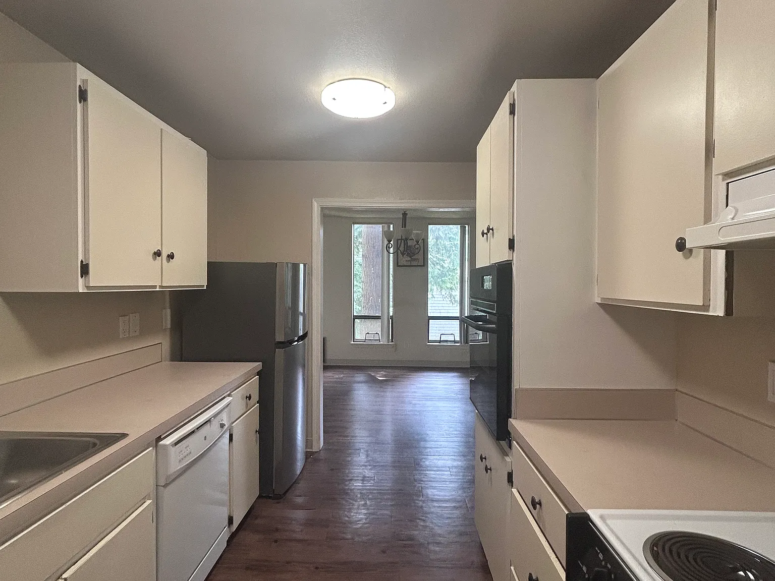 3 bed, 1659 sqft, $3,450 — Photo 3