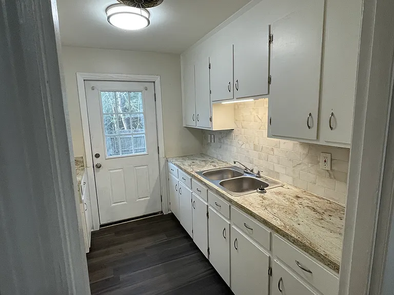 4760 Glenn St #C — Photo 7
