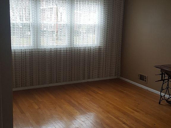 Newly painted Master Bedrm