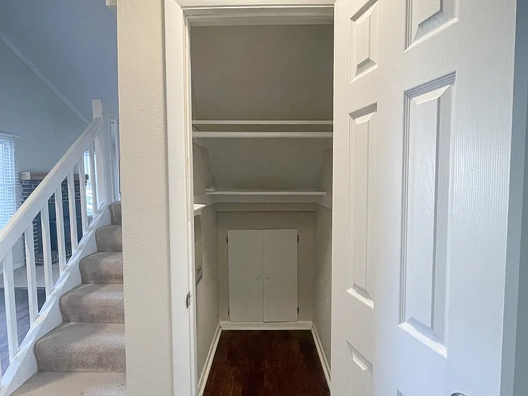 Coat closet
