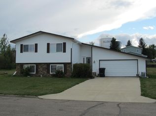 351 Haugen Dr, Killdeer, ND 58640