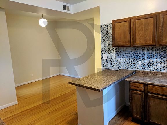 3rd image of 627 W Oakdale Ave #6273