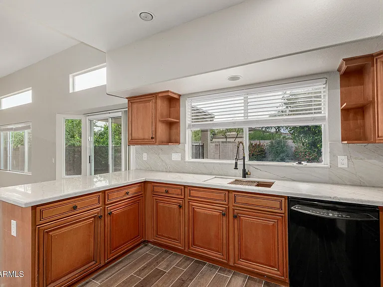 4522 E Rowel Rd — Photo 23