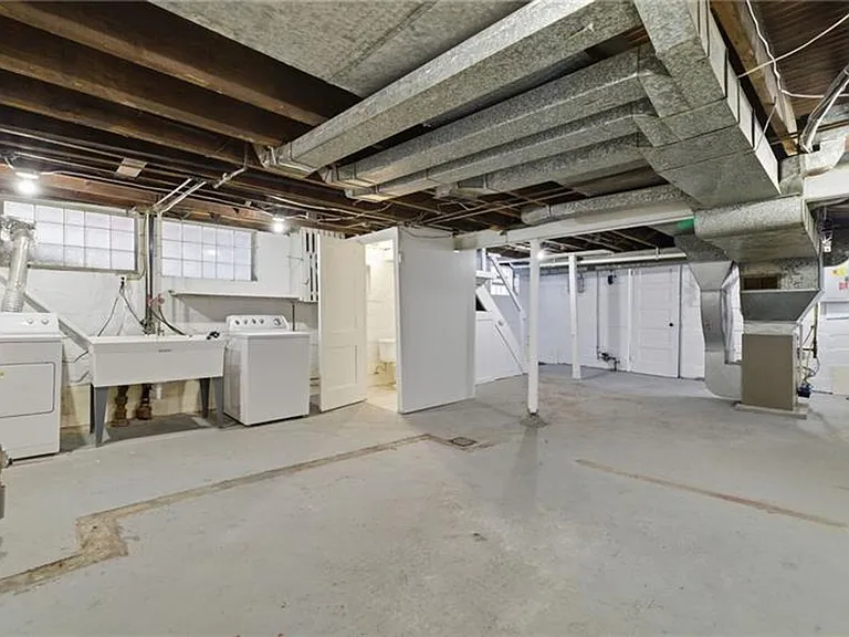 2721 Pyramid Ave — Photo 21