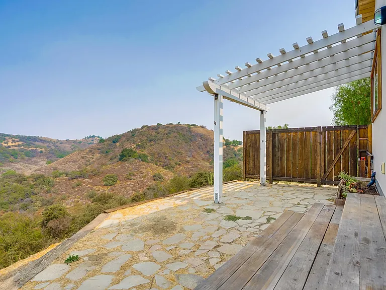 1075 Henry Ridge Mtwy — Photo 13