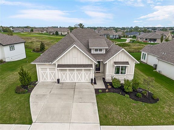 2nd image of 4315 Aspen Dr