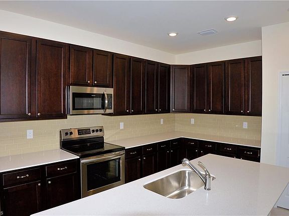 5th image of 1028 NW 38th Ave