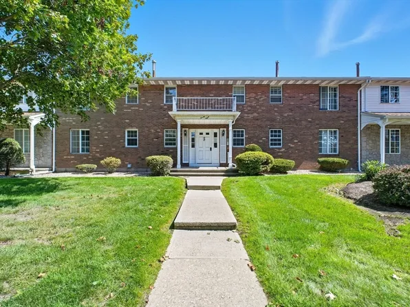 98 Fuller St APT 32, Ludlow, MA 01056