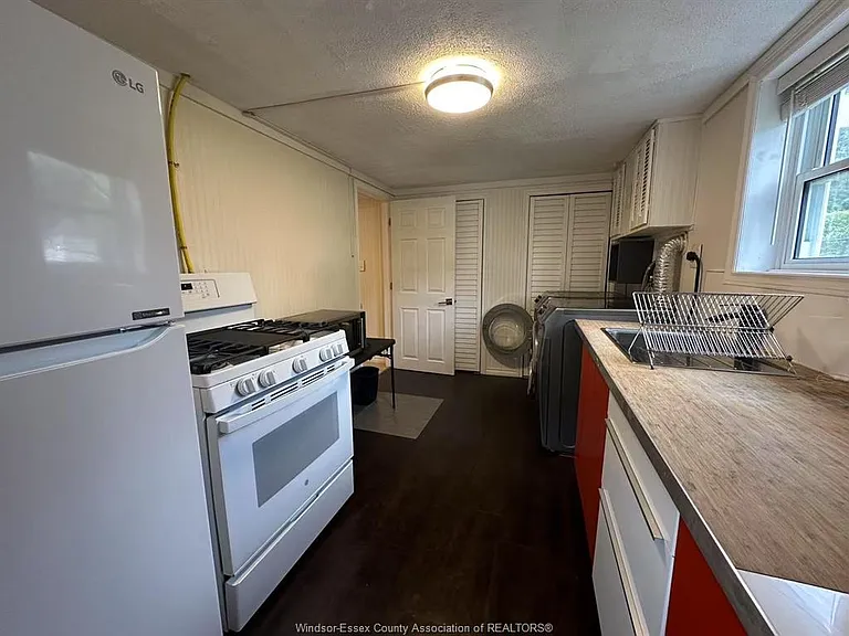 1665 Orford St #LOWER — Photo 9