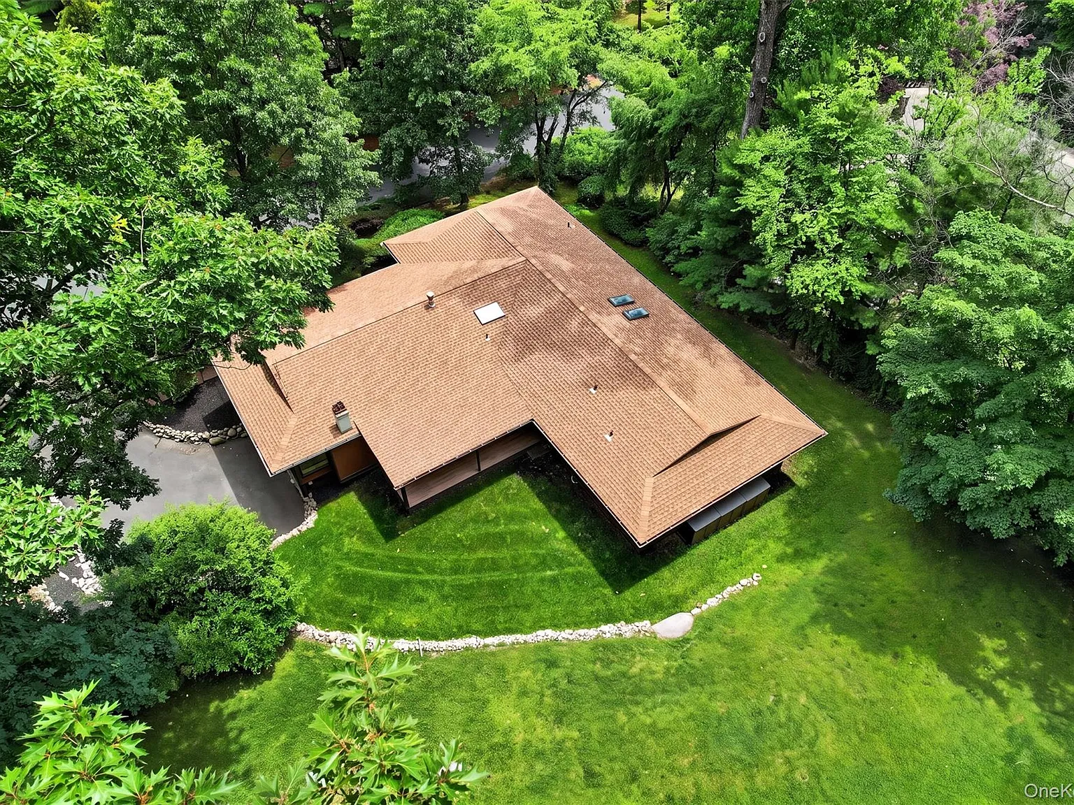 5 bed, 2.0 bath, 2370 sqft, $5,500 — Photo 3