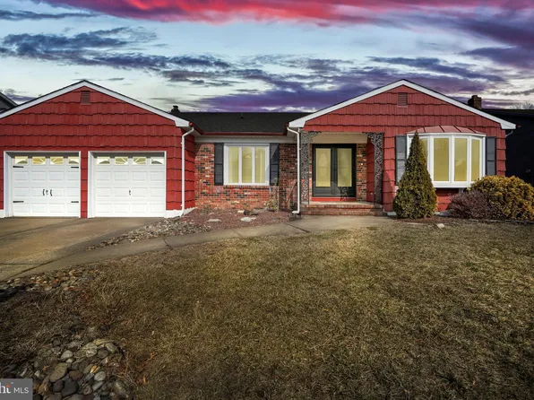 8 Van Dr, Bordentown, NJ 08505