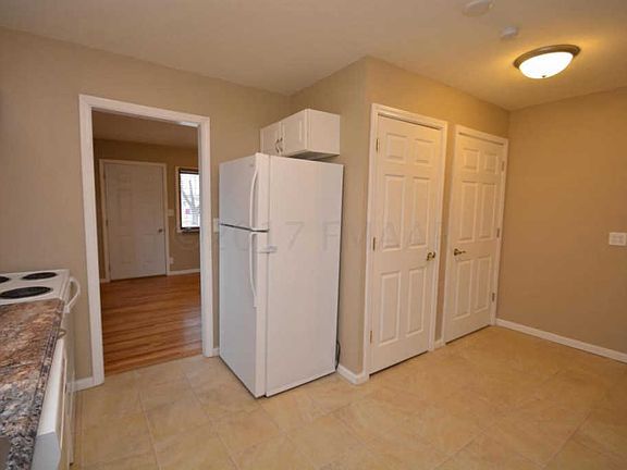 5th image of 305 1st St NE